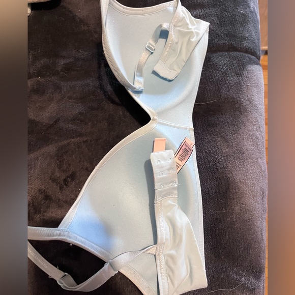 light blue women’s t shirt bra, 32DD - Picture 2 of 2